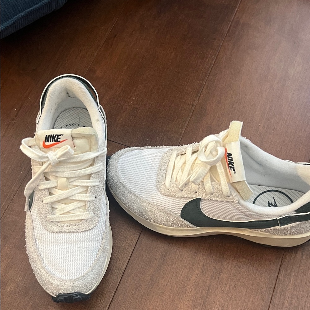 Nike White and Green Shoes 6.5